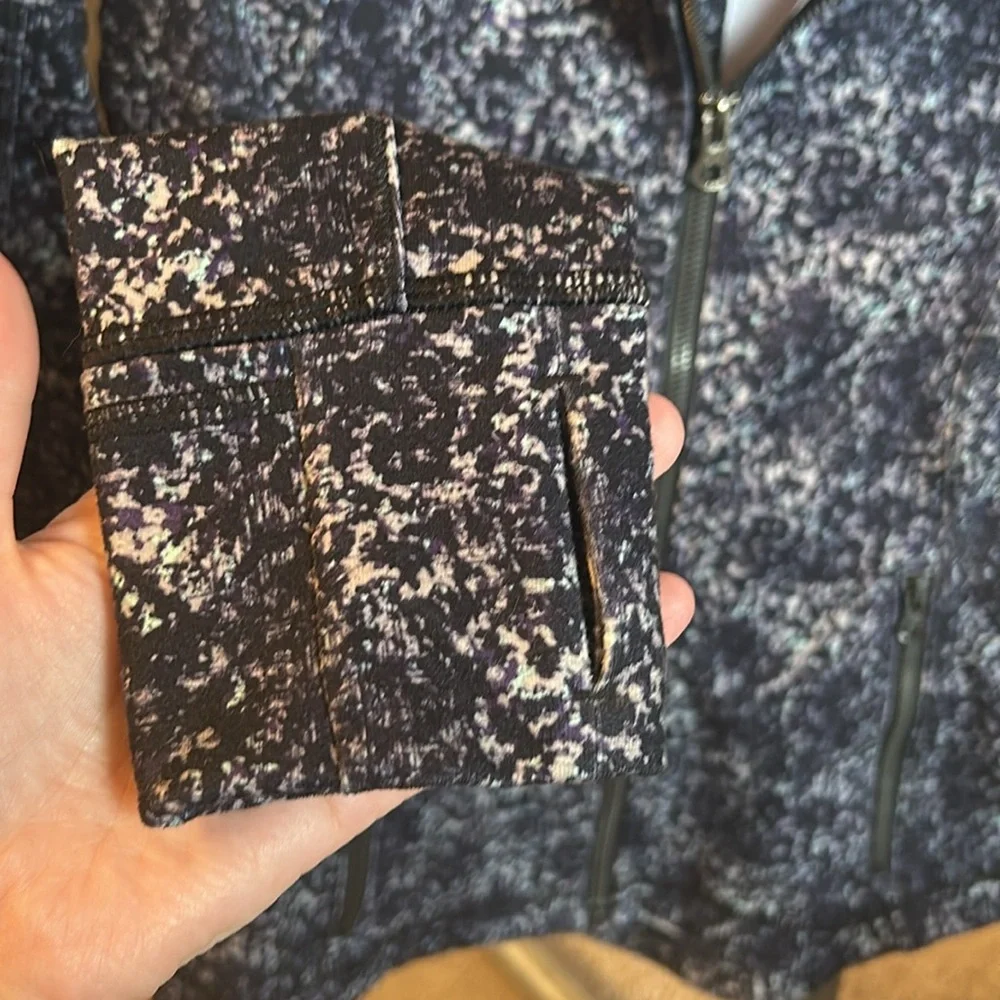 Lululemon Define Jacket - Picture 4 of 6